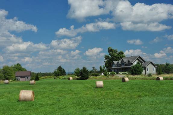 Paisagem rural entre Montreal e Quebeq, ao sul do Rio São Lourenço, no Canadá